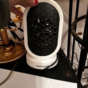 Frigidaire Black and White Heater